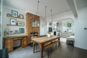 ALTIDO Homely 4-bed house w/ terrace in Wandsworth, South London